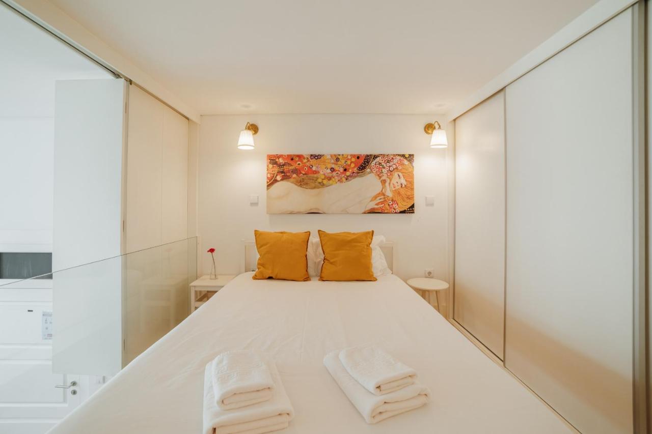 Historic & Sunny Mezzanine Bolhao By Vacationy Apartment Porto Bagian luar foto