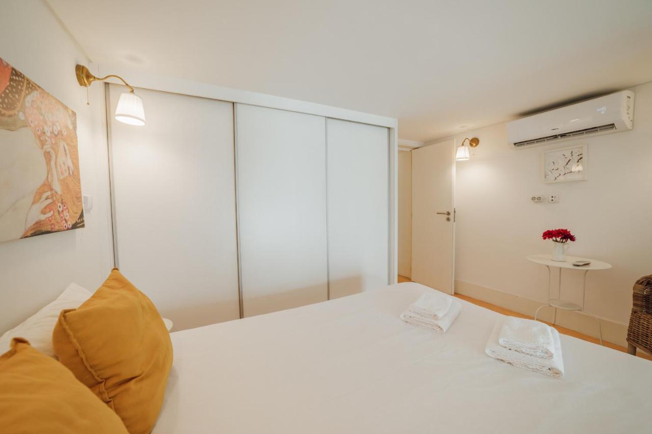Historic & Sunny Mezzanine Bolhao By Vacationy Apartment Porto Bagian luar foto